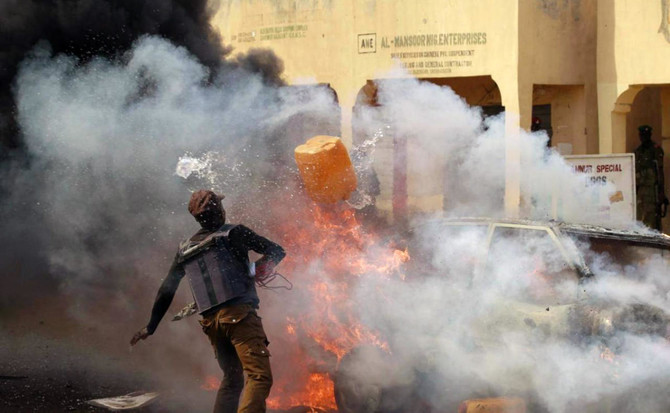 Five dead in suicide bombing in Nigeria mosque