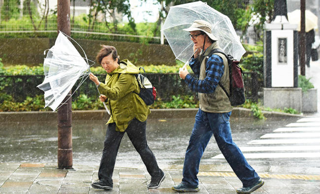 Typhoon kills 27, leaves 22 missing along Vietnam coast