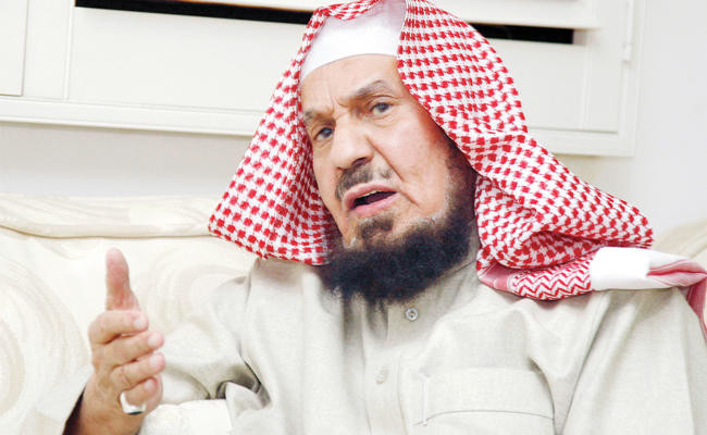 Top Saudi scholar says Muslims may pray in churches and synagogues