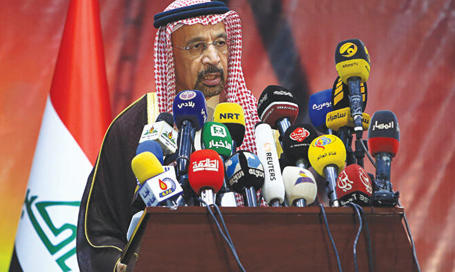 Saudi oil minister talks of need to strengthen links on Iraq visit