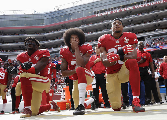 Beyonce presents Kaepernick with SI’s Muhammad Ali Award