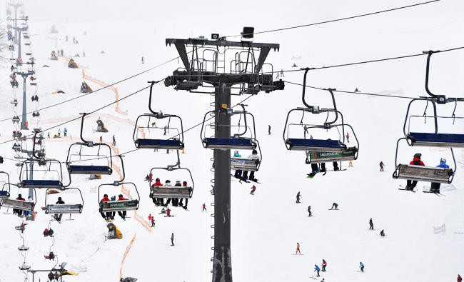 200 Skiers Stuck On Gondola At French Alps Resort Arab News