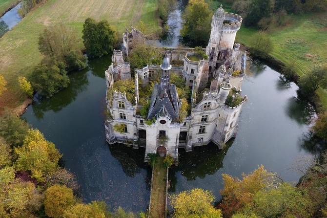 Crowdfunding saves crumbling French chateau