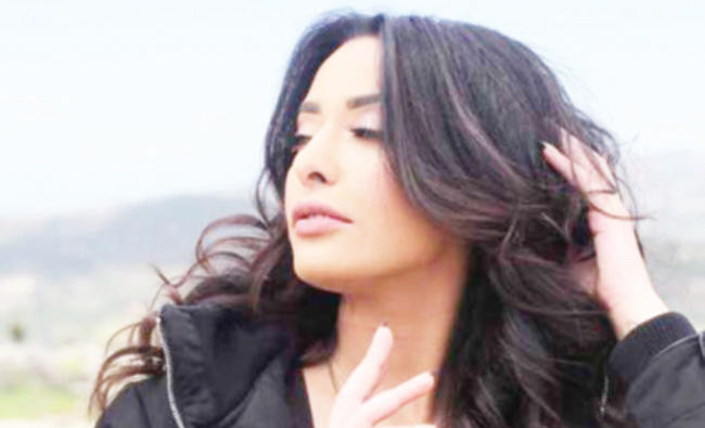 Algerian pop star Kamilya Ward sings in Egyptian dialect