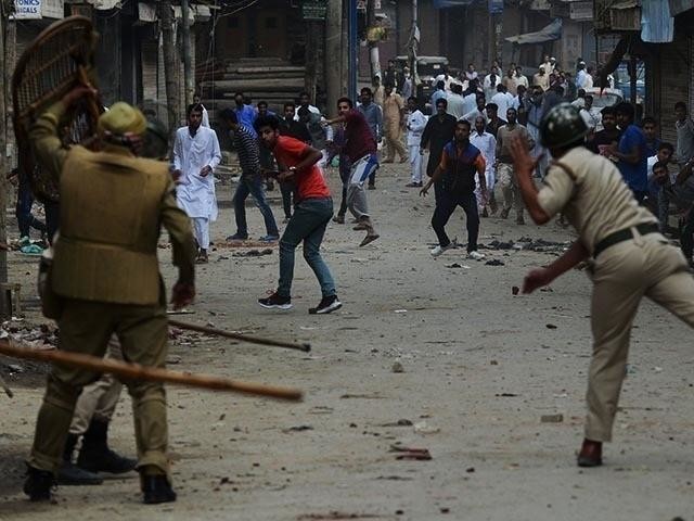 Blast kills 4 policemen in Indian Kashmir