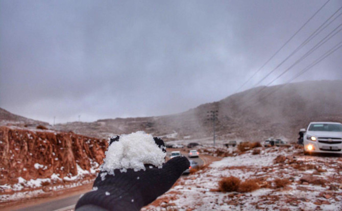 Snow falls in Tabuk at night, vanishes at sunrise