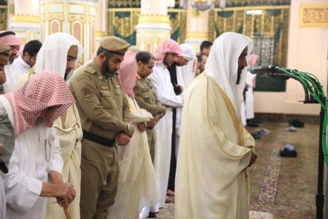 Imam inaugurates move back to the Prophet’s Mihrab