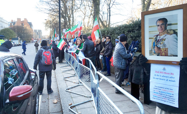 London protesters call for regime change in Iran