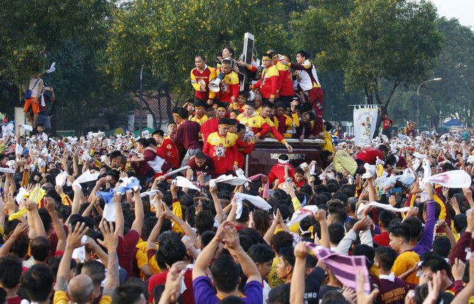 Huge Philippine religious procession secured tightly amid terror fears