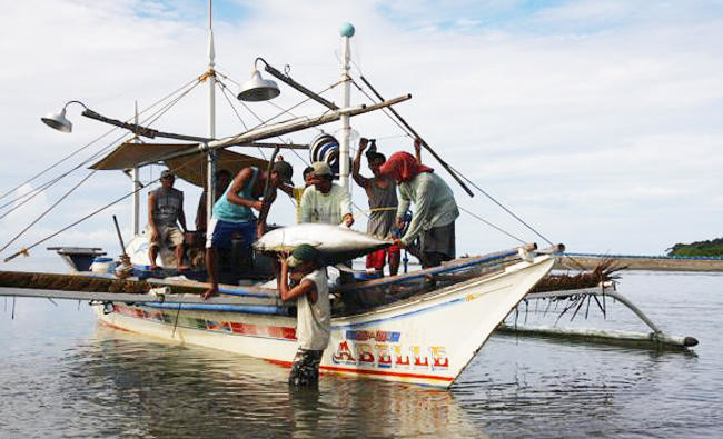 Indonesian lawmakers at odds over destroying poaching vessels