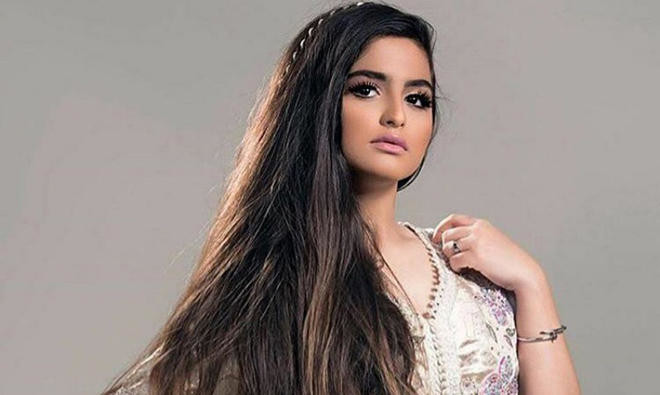 Hala Al-Turk wows fans with Bahraini burqa