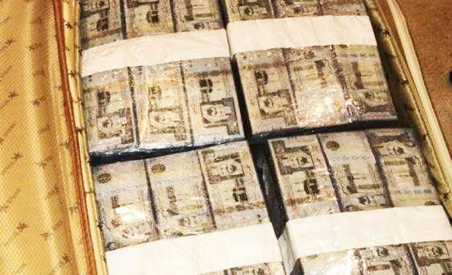 Riyadh police foil a major fraud in fake US dollars