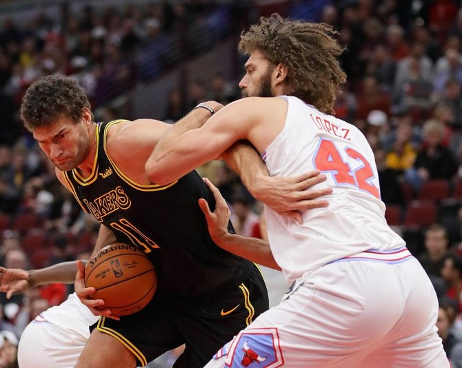 Los Angeles Lakers blow big lead, rally late for 108-103 win over Chicago Bulls