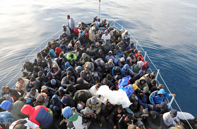 Italy: 800 migrants rescued, 2 bodies found in Mediterranean