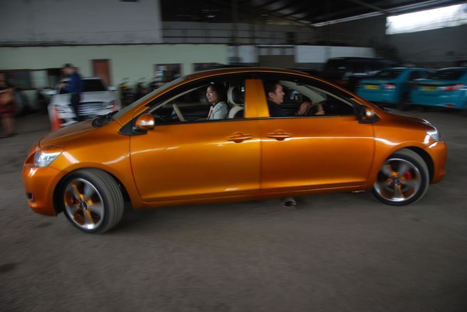 Indonesian authorities run ‘two-faced’ car off the road