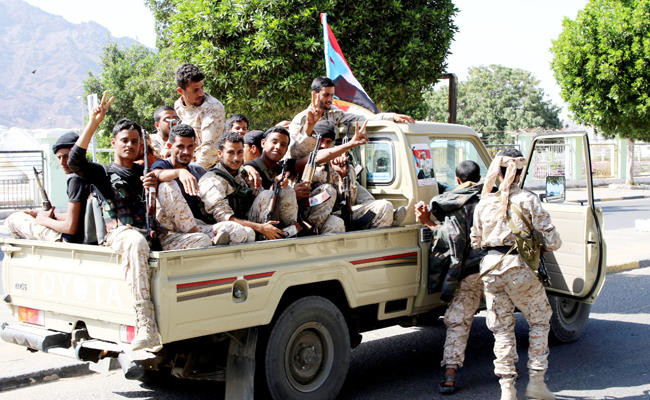 Arab coalition calls for restraint as tank battle rocks Aden