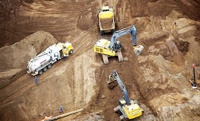 Suncor to cut 400 jobs as it rolls out self-driving trucks