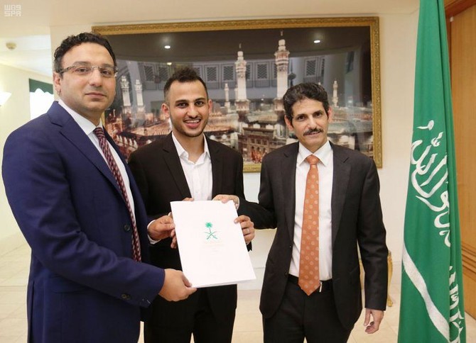 Saudi student saves elderly man from drowning, receives honor