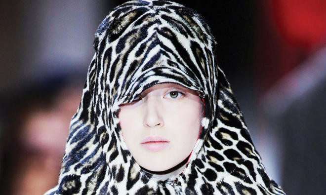 Hijab-inspired hats, popcorn at Calvin Klein show