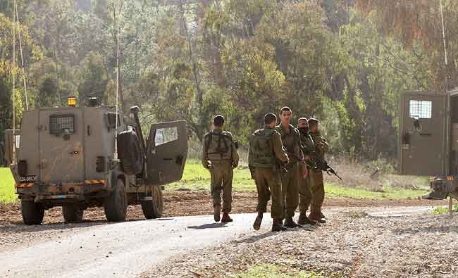 Israeli jets strike Gaza after 4 soldiers wounded in Gaza border blast