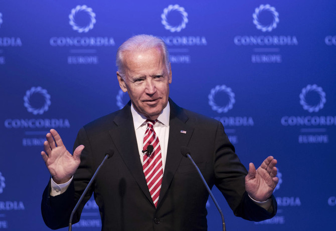 Biden, in public and private, tiptoes toward a 2020 run