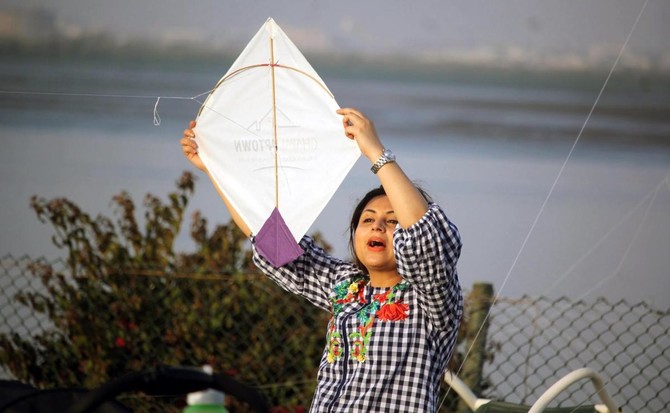 Karachi families enjoy controversial kite flying festival