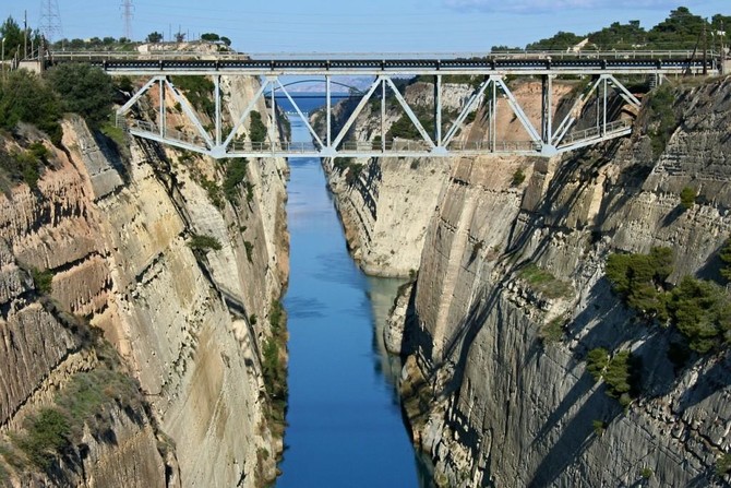 Greece temporarily shuts Corinth canal for ships after rockfall