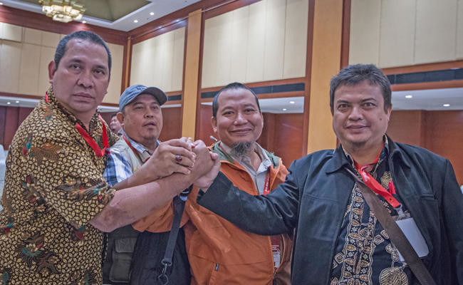 Indonesian ex-terrorists apologize to victims in reconciliation meeting