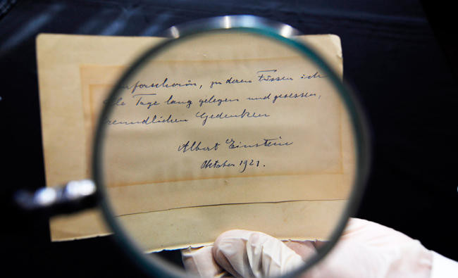 Einstein letter fetches $100,000 at Jerusalem auction