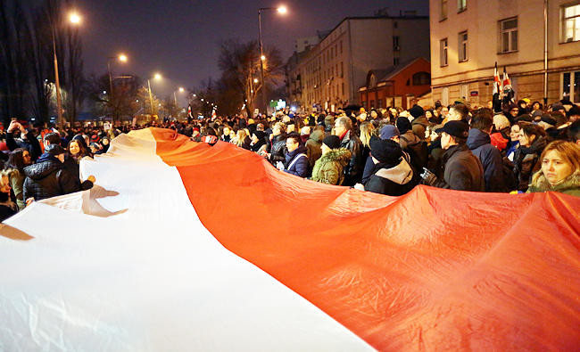 Thousands join “Black Friday” marches against Polish abortion restrictions