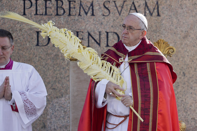 On Palm Sunday, pope urges youth to raise their voices