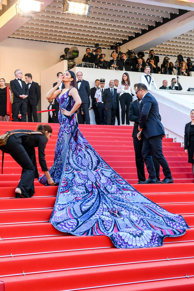 red carpet aishwarya rai gown