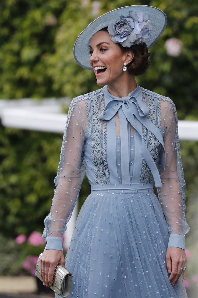 Duchess of Cambridge stuns in Elie Saab number for first day of Royal Ascot Arab News