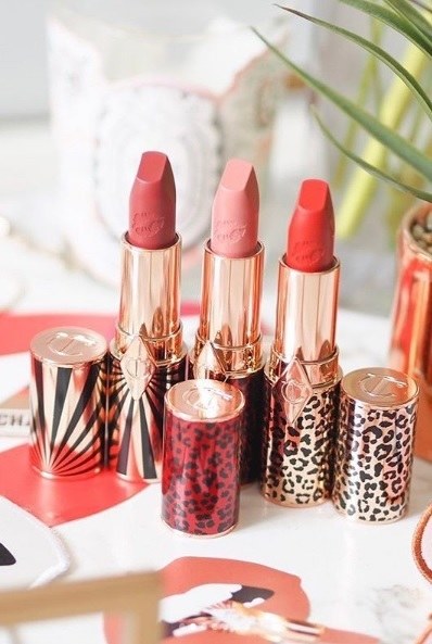 charlotte tilbury famously pink lipstick