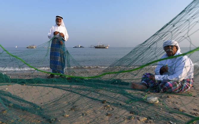 Dubai UAE Fisherman Making Gargoors Weaving Metal Stock, 47% OFF