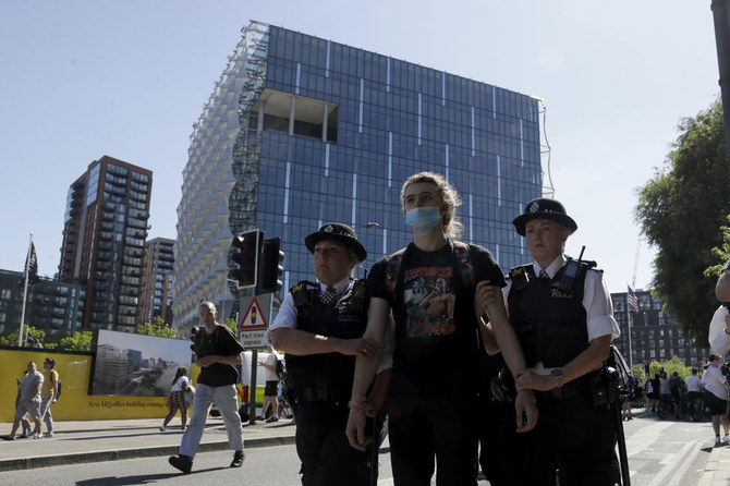 Defying Lockdown Londoners Protest Against George Floyd S Death Outside Us Embassy Arab News