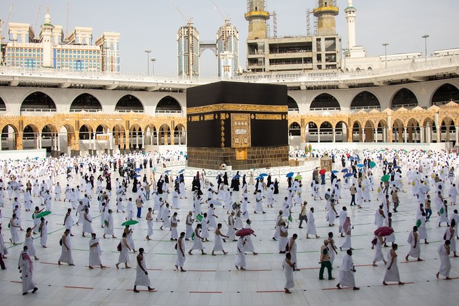 Pilgrims perform Tawaf Al-Ifada and Stoning on first day of Eid | Arab News