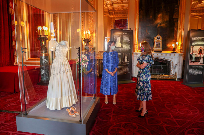 Princess beatrice hotsell wedding outfit