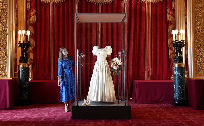 Wedding gown of UK s Princess Beatrice goes on show Arab News