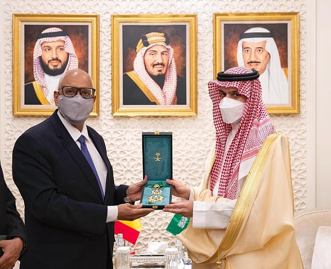 Saudi and Malian foreign ministers discuss strengthening ties | Arab News