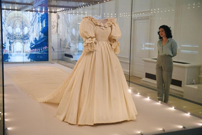 Princess Diana: Second secret wedding dress for revealed by designer |  Express.co.uk