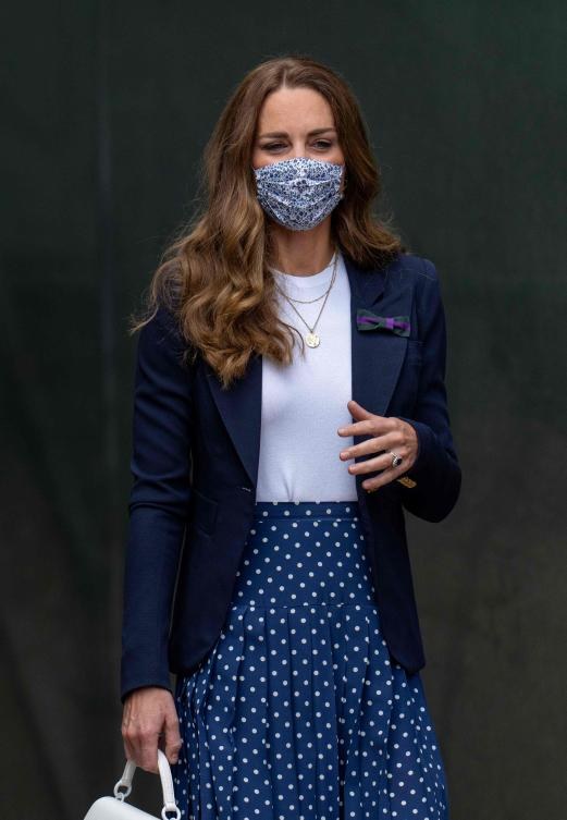 Kate helps out in kitchen during Wimbledon visit