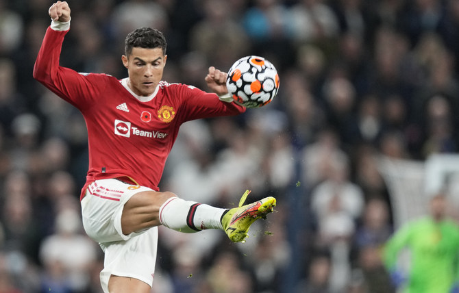 Ronaldo buys time for Solskjaer as Man Utd thump Spurs | Arab News