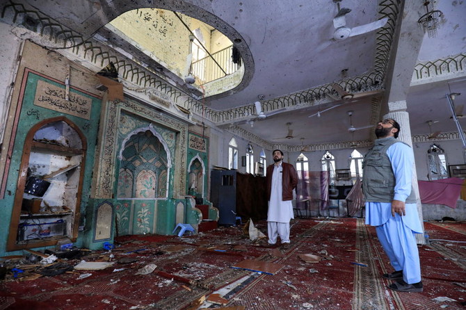 Death toll climbs to 63 in deadly Pakistan Daesh mosque attack | Arab News