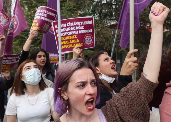 Hundreds rally against threat to close Turkish women's rights group