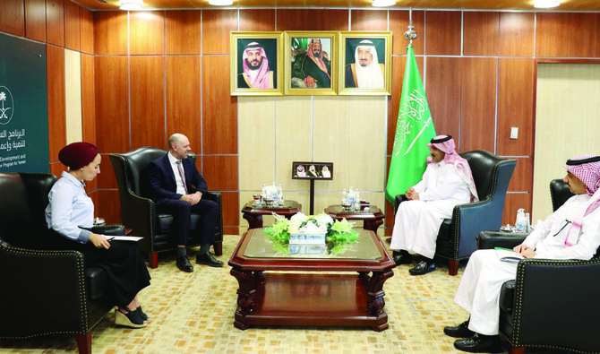 Saudi, UK Ambassadors Discuss Yemen Relief Efforts | Arab News