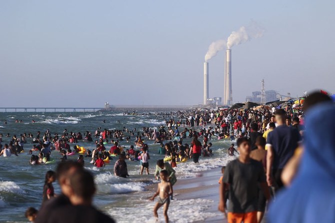 Palestinians Flock To The Beach In Gaza For First Time In Two Years ...