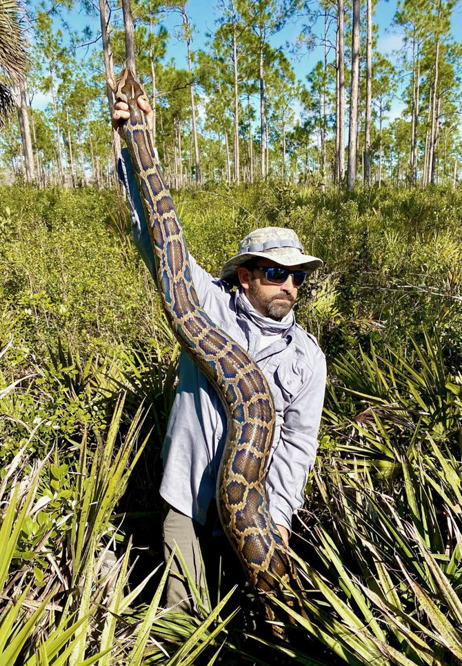 Florida team hauls in 18-foot, 215-pound Burmese python | Arab News