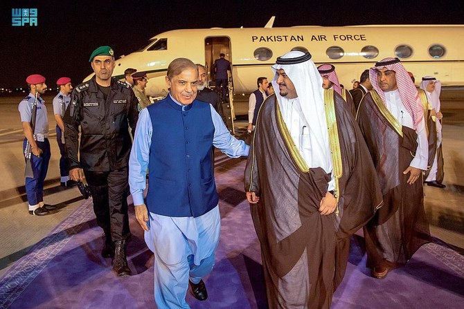 Pakistan PM Arrives In Riyadh Ahead Of FII Forum | Arab News