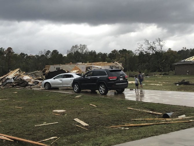 1 dead, dozens hurt as tornadoes hit Texas and Oklahoma | Arab News